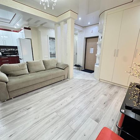 Two Bedroom Large Apartment In Kişinev Dış mekan fotoğraf