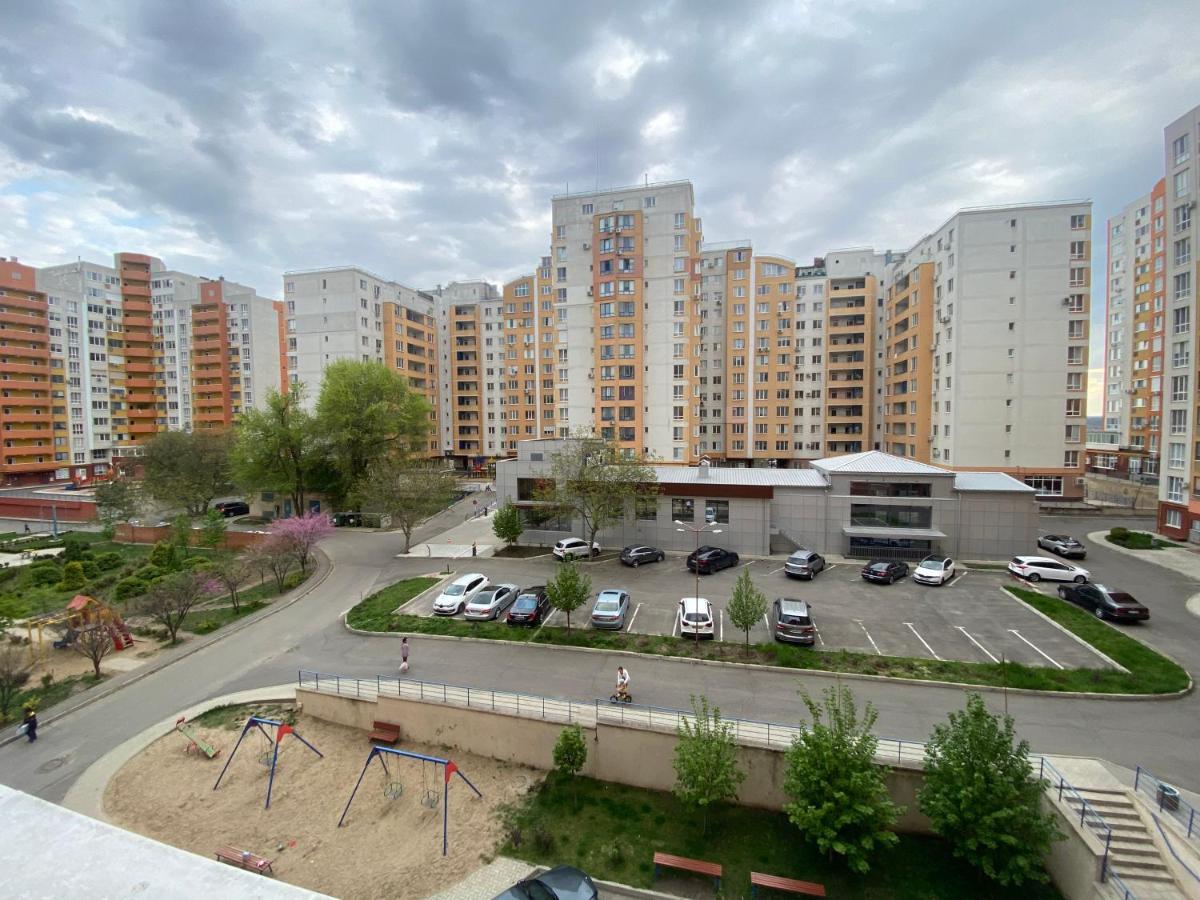Two Bedroom Large Apartment In Kişinev Dış mekan fotoğraf