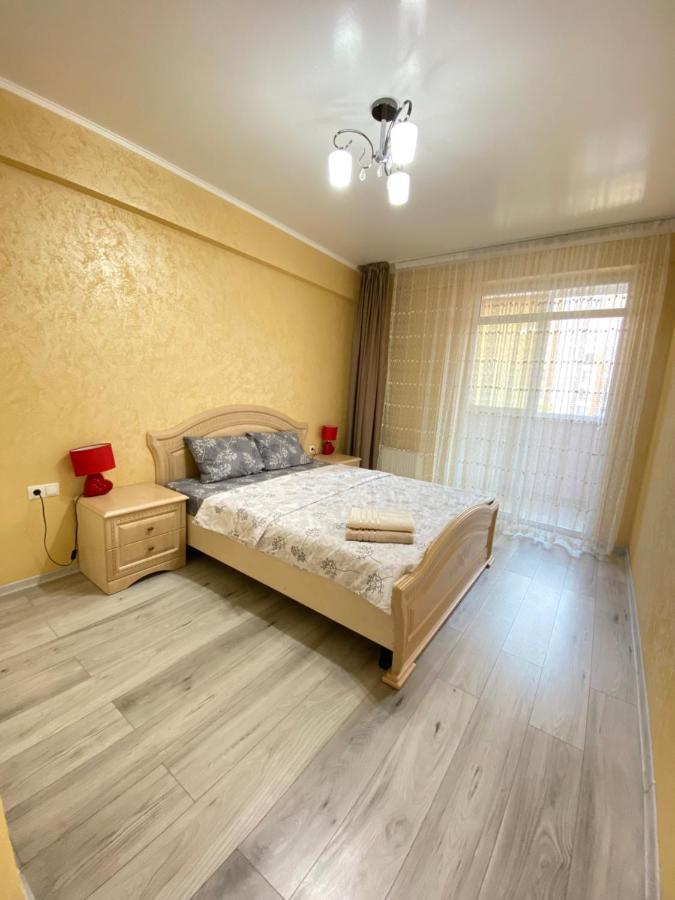 Two Bedroom Large Apartment In Kişinev Dış mekan fotoğraf