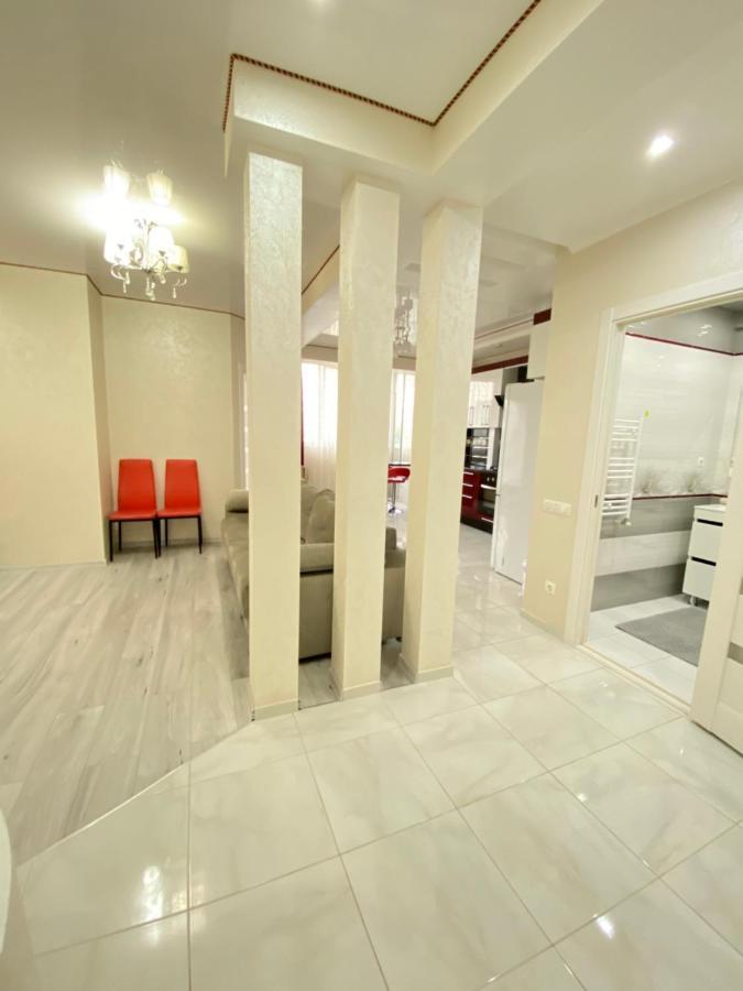 Two Bedroom Large Apartment In Kişinev Dış mekan fotoğraf