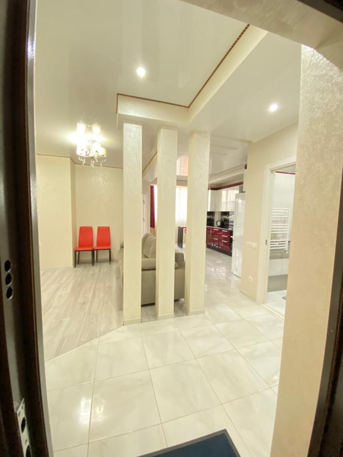 Two Bedroom Large Apartment In Kişinev Dış mekan fotoğraf