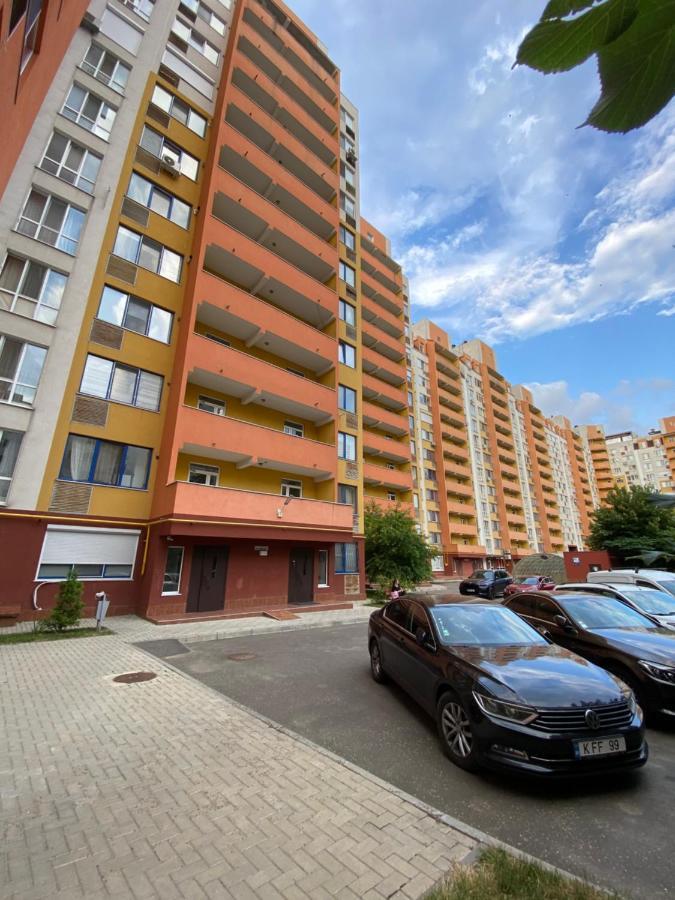 Two Bedroom Large Apartment In Kişinev Dış mekan fotoğraf